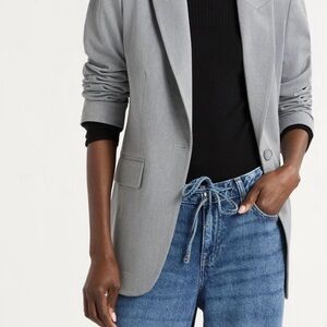 Minimalist Women’s Gray Blazer